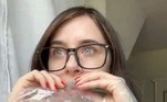 No vídeo, ela toma refrigerante e depois arrota em um saco, que é selado. Depois explica que o primeiro pedido do tipo começou em 2022, após ela ultrapassar a marca de mais de 1 milhão de seguidores somente no TikTokVALE SEU CLIQUE: Da Primeira Guerra ao tráfico de tabaco: confira naufrágios famosos que podem ser visitados
