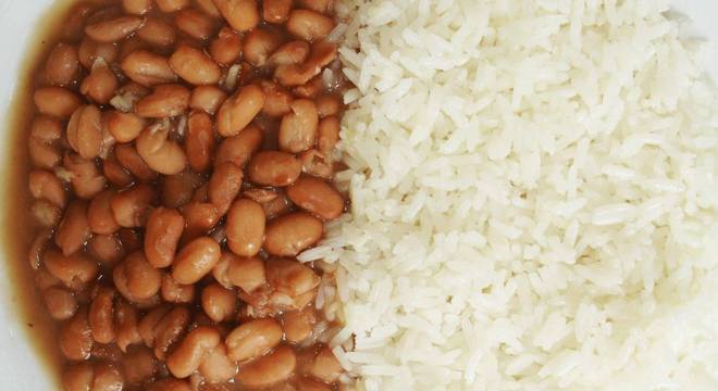 Arroz com feijão - principais benefícios da mistura mais popular do Brasil