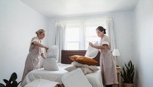 Competições de arrumação de cama são a nova febre entre funcionários de hotéis