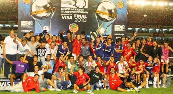 Arsenal de Sarandi (ARG) campeão sobre o América do México. Placar agregado: 4 a 4, com os argentinos vencendo pelo gol fora de casa