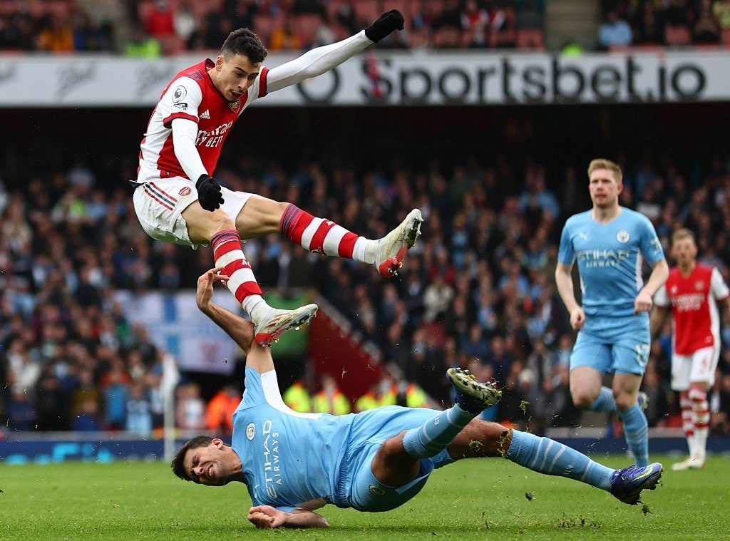 Eletrizante! City bate Arsenal nos acréscimos no 1º jogo de 2022