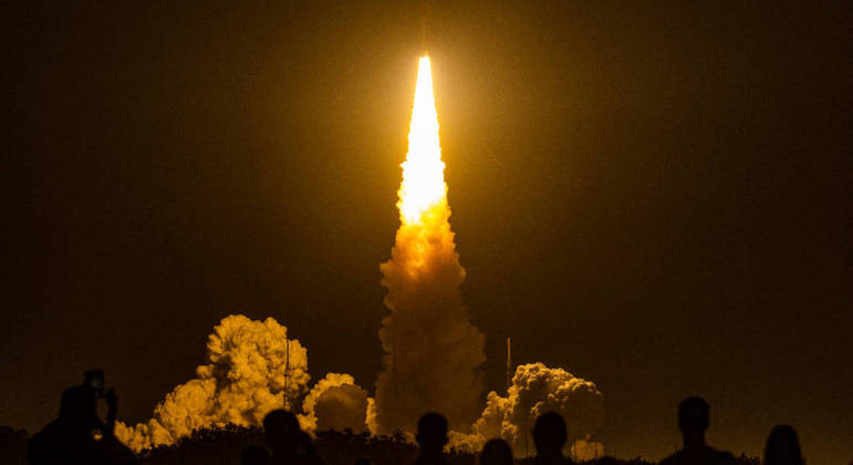 Após tentativas frustradas, Nasa lançou a missão Artemis 1