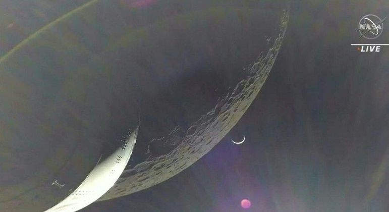 Imagem de vídeo da Lua registrada durante passagem da Orion pela órbita do satélite natural