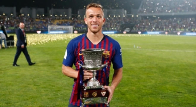Arthur participou da conquista da Supercopa da Espanha