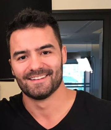 Arthur do Val (Patriota)Arthur do Val, mais conhecido como 'Mamãe falei', é o candidato do Patriota à Prefeitura de São Paulo.Estudou Engenharia Química na Escola de Engenharia Mauá, é empresário, youtuber e polêmico ativista político. Defensor de ideias liberais, foi eleito deputado estadual por São Paulo. Integra o MBL (Movimento Brasil Livre). Nasceu na capital paulista e tem 34 anos