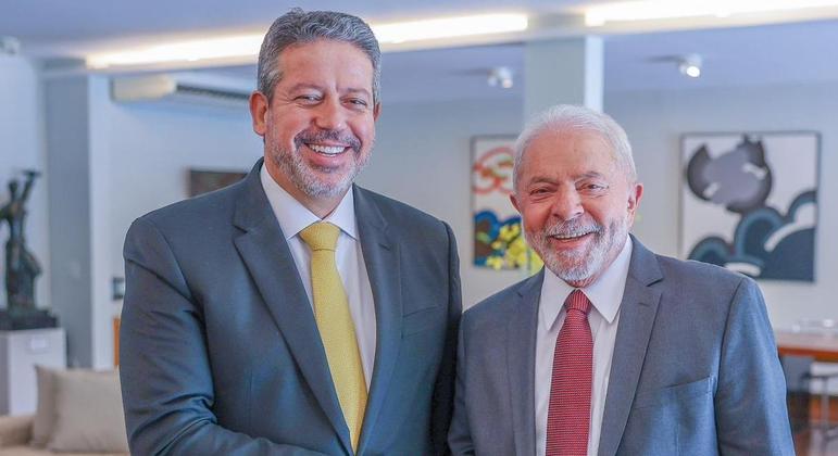 Presidente da Câmara, Arthur Lira (PP), e o presidente eleito, Luiz Inácio Lula da Silva (PT)