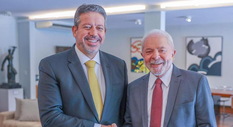 Presidente da Câmara dos Deputados, Arthur Lira (PP-AL), e presidente eleito da República, Luiz Inácio Lula da Silva