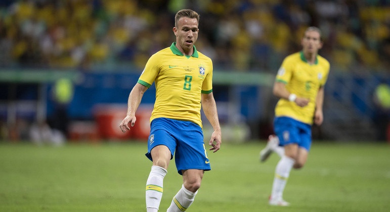 Arthur ganha uma nova oportunidade na seleção brasileira
