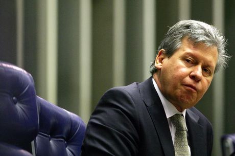Prefeito de Manaus entra com queixa-crime contra Bolsonaro no STF 