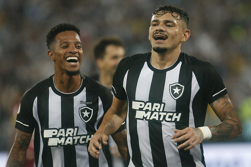 Brasileirão: com gols de Tiquinho Soares, Botafogo bate Fortaleza e segue  líder