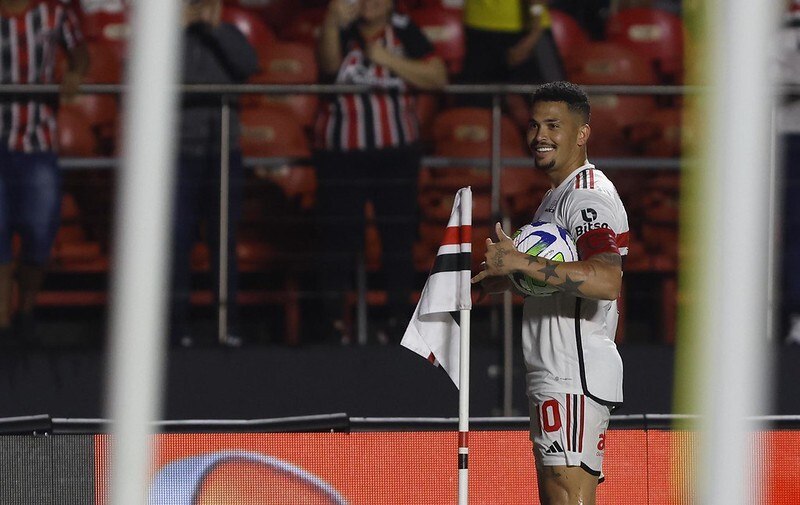 Arturo Vidal receberá 13,89% do salário do Flamengo em ida para o  Athletico-PR