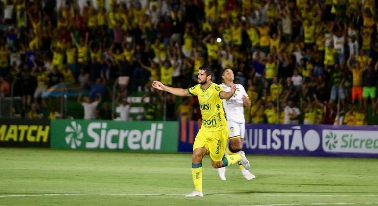 Zé RobertoArtilheiro do Mirassol, o jogador também tem quatro gols na competição