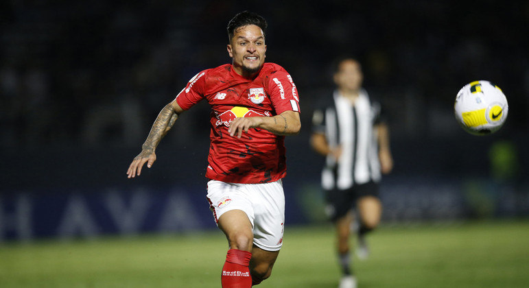 Artur, do Bragantino, durante jogo contra o Botafogo