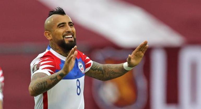 Vidal foi flagrado bêbado dançando e dando cambalhotas em cima de Ferrari
