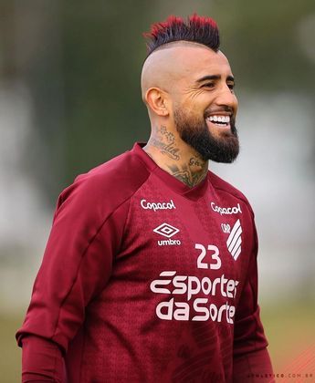 Arturo Vidal (volante/36 anos) - Athletico