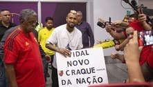 Arturo Vidal desembarca no Rio de Janeiro para passar por exames e assinar com o Flamengo