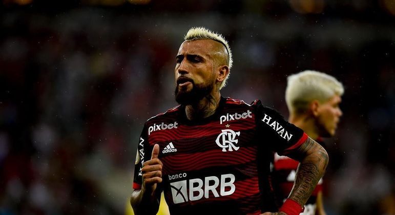 Vidal foi titular no primeiro jogo de Sampaoli à frente do Flamengo
