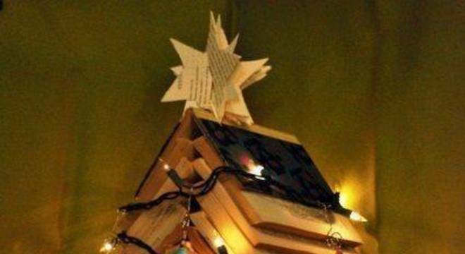 arvore de natal artesanal de livros tumblr