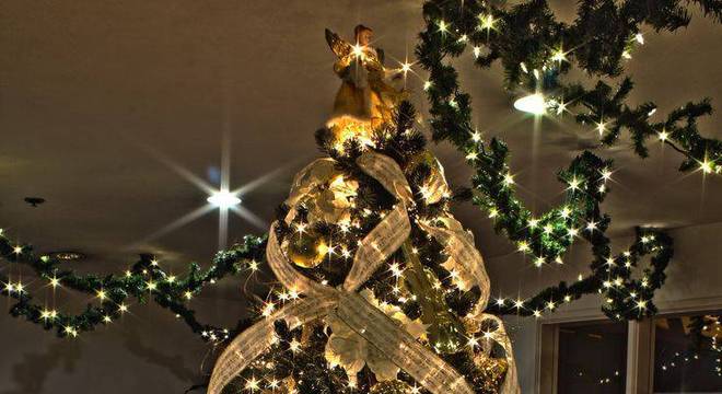 arvore de natal dourada grande linda