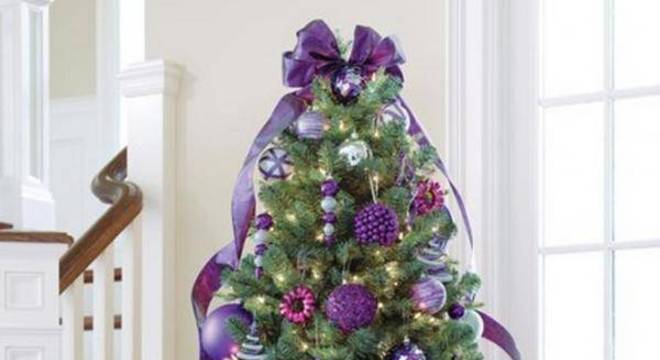 arvore de natal roxa e lilas