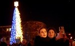 Segundo a tradição local, os ucranianos comemoram o Natal em 7 de janeiro, mas várias pesquisas revelam que um número crescente de pessoas prefere celebrá-lo em 25 de dezembro. Uma pesquisa da Interfax-Ucrânia mostra que o apoio a essa mudança aumentou de 26% em 2021 para 44% em 2022