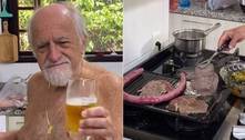 De sunga, Ary Fontoura prepara churrasco e toma 'cervejinha'