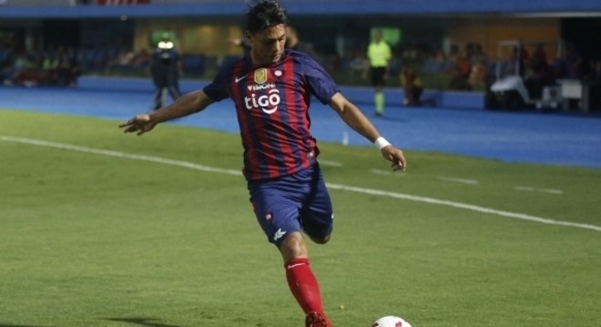 Arzamendia, um gol praticamente sem ângulo