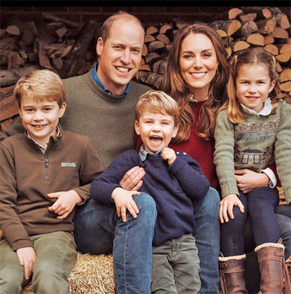 As crianças recebem até 4 nomes, e não usam o sobrenome Windsor. Elas são chamadas pelo título real. Exemplo: o caçula do príncipe William e Kate Middleton (Duque e Duquesa de Cambridge)  é Louis Arthur Charles, conhecido como Príncipe Louis de Cambridge.
