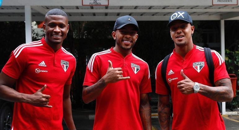 19º São PauloO Tricolor, assim como o Palmeiras, percorrerá 22.216 km ao longo da temporada de 2023 do Campeonato Brasileiro. Para ter uma ideia, a distância é o equivalente a 11.108.000 goleiros Courtois, do Real Madrid, deitados