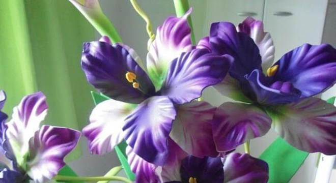 As flores de EVA são versáteis e encantam a decoração do espaço