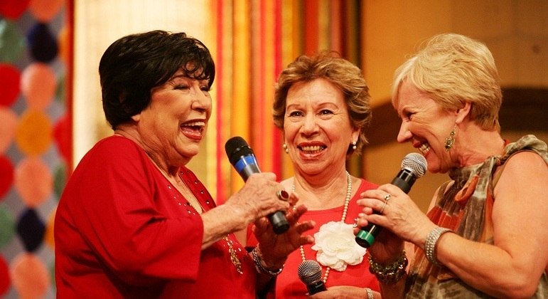 Cantoras Inezita Barroso e Irmãs Galvão durante o programa especial 'Viola Minha Viola'