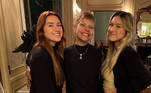 As gêmeas Sofia (esq) e Marina Liberato, filhas de Gugu, e a mãe, Rose Miriam