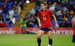 7º Alexia Putellas (Espanha)Aos 29 anos, a meia-atacante foi eleita duas vezes como a melhor jogadora do mundo. Capitã da seleção espanhola, ela recebe um salário anual de 163,7 mil dólares (R$ 788,8 mil)