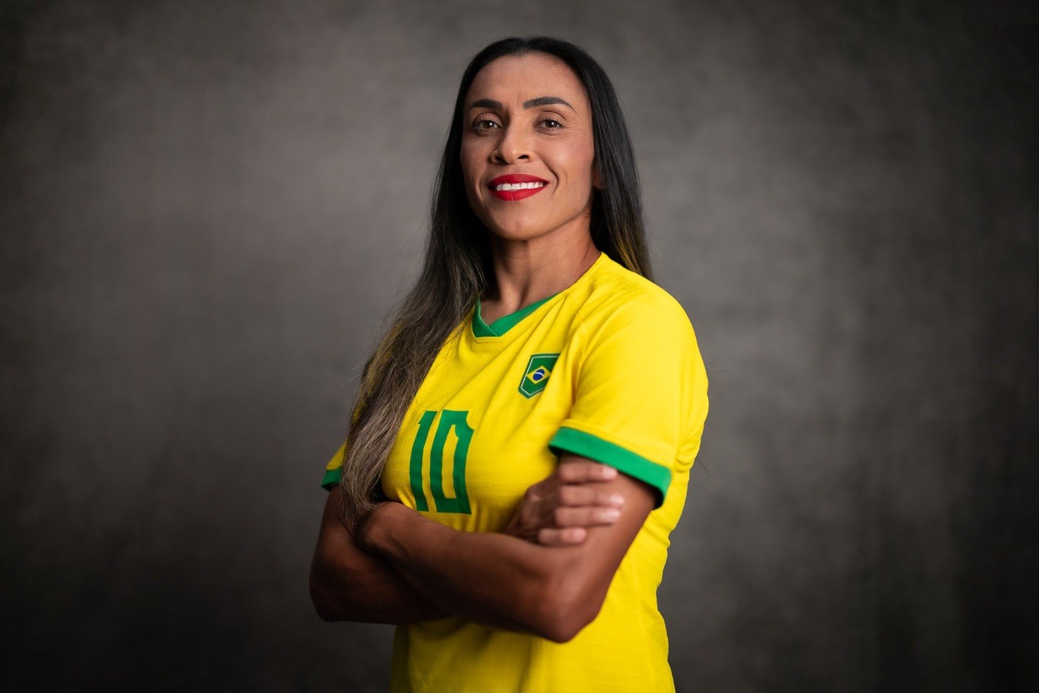 Em menos de um mês, a bola vai rolar na Austrália e na Nova Zelândia, países que recebem a Copa do Mundo feminina deste ano. Grandes ícones do futebol mundial mostrarão o talento em campo e, no Brasil, Marta é a principal estrela. Sem vaga garantida entre as titulares, a Rainha lidera outra estatística: a de atleta mais rica que estará em campo no Mundial. Ela é a única brasileira no top 7. Veja a lista produzida pelo jornal espanhol Marca