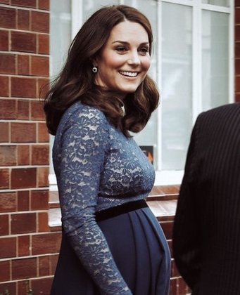As mulheres da Realeza, quando engravidam, só podem divulgar a notícia após 12 semanas de gestação. A exceção foi Kate Middleton, que tinha náuseas. Para justificar, o Palácio de Buckingham divulgou a gravidez antes do período protocolar.
