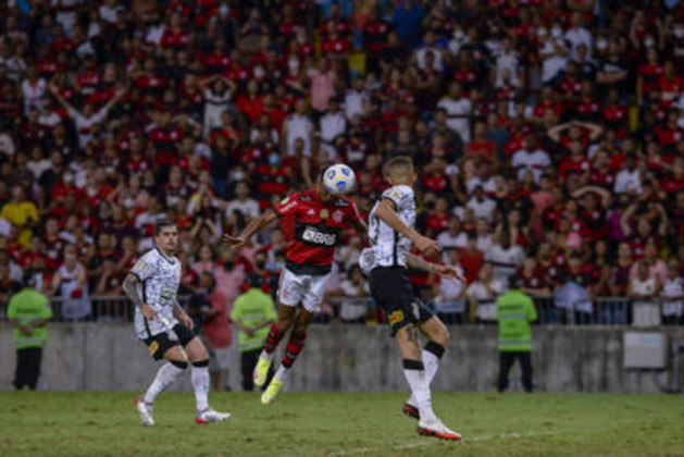 As pesquisas não dão um número certo, mas concordam: o Flamengo tem a maior torcida do Brasil, enquanto o Corinthians tem a segunda, com cerca de 40 milhões para Fla e 30 milhões para o Timão. O terceiro lugar é o São Paulo, com cerca de 18. 