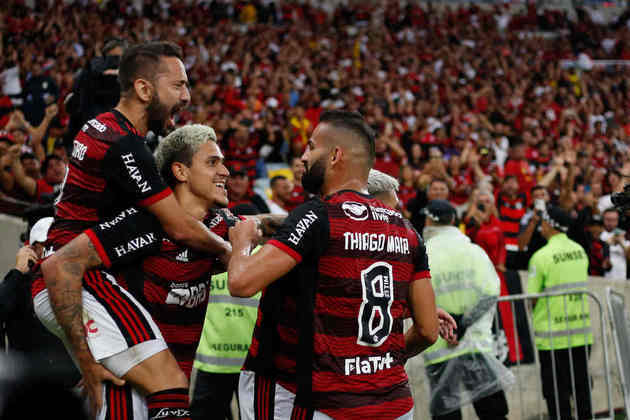  As próximas finais do Flamengo já têm data marcada. Nos dias 12 e 19 de outubro, o time de Dorival Júnior decidirá a Copa do Brasil. O adversário será conhecido nesta quinta-feira, na partida entre Corinthians e Fluminense, que empataram em 2 a 2 no jogo de ida, no Maracanã.