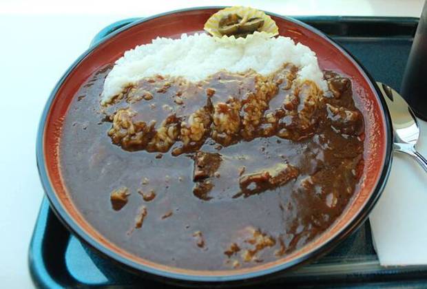 As três alternativas mais consumidas do karê no Japão são: karê raisu (curry sobre arroz) (foto), karê udon (curry sobre macarrão) e karê -pan (uma massa recheada com curry). No atual cenário o prato se tornou tão popular que pode ser considerado um símbolo nacional 