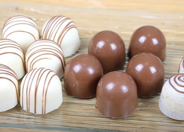 As trufas são uma ótima pedida para quem gosta dos mais variados tipos de chocolate. Com um formato pequeno e delicado, é possível fazer diversas delas e oferecer para mais de uma pessoa.