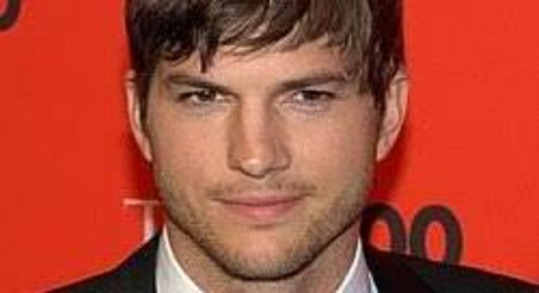 Ashton Kutcher tem 44 anos 