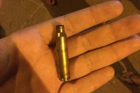 Cápsulas de munição ficaram espalhadas pela cidade
