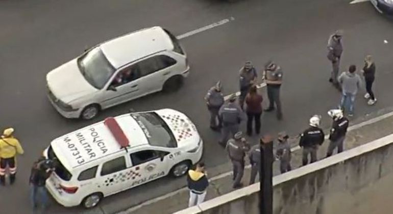 Homem é preso no centro de SP por assaltar motoristas no trânsito da avenida Mercúrio