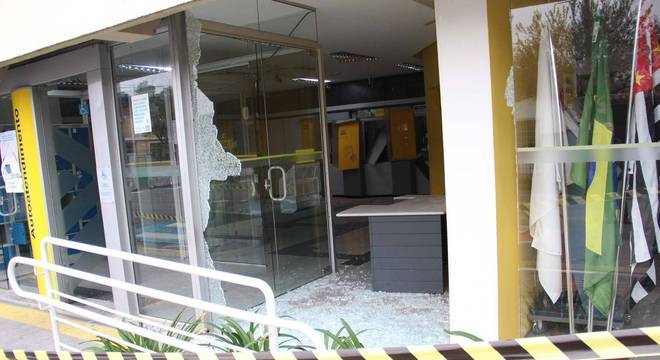 Resultado de imagem para assalto a bancos