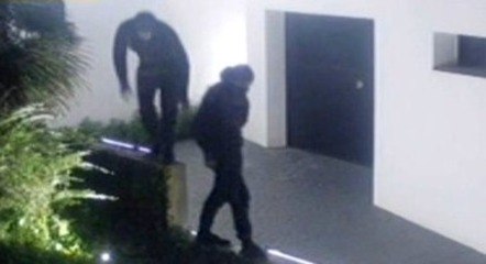 Ladrões conseguiram acessar o jardim da casa