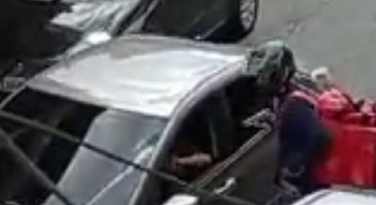 Homem disfarçado de entregador de comida assaltou um motorista em Osasco (SP)