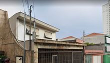 Homens invadem casa e matam vítima de 91 anos na zona leste