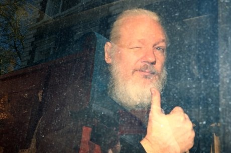 Assange foi preso nesta quinta-feira (11)
