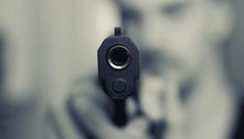 Arma de fogo é usada em 51% dos homicídios de mulheres em 20 anos 