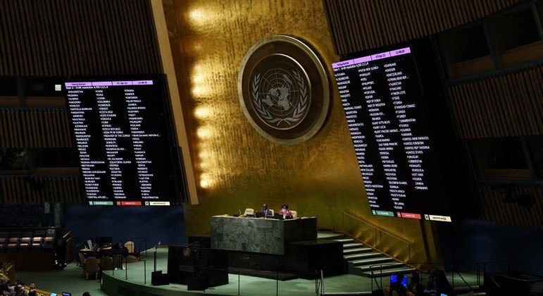 Assembleia-Geral da ONU decide suspender a Rússia do Conselho de Direitos Humanos 
