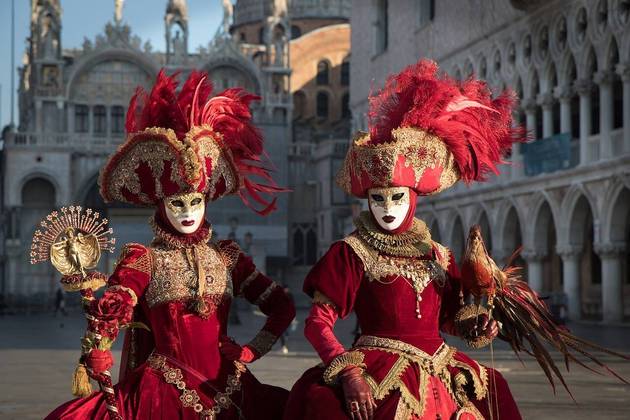 Assim, as autoridades locais voltaram a investir e incentivar a celebração, apoiando também os artesãos, que passaram a confeccionar fantasias ainda mais elaboradas. O povo festejou o retorno do Carnaval de Veneza nas ruas e na Praça São Marcos.